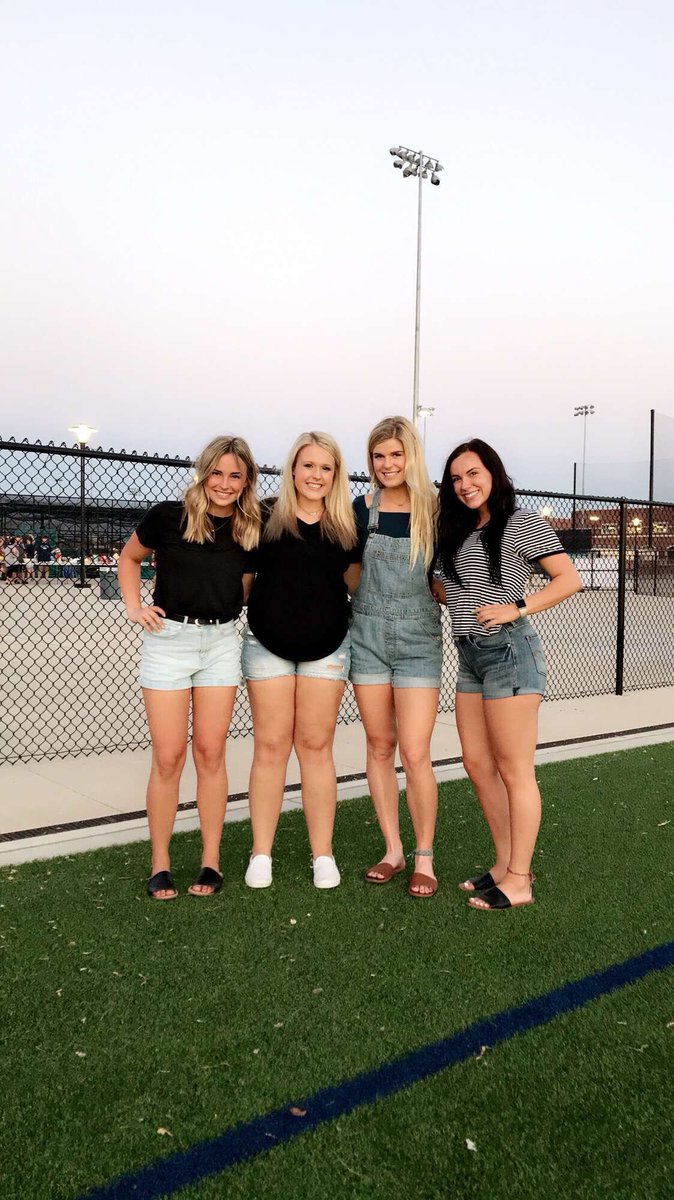 allyn_tyer's tweet photo. senior sunset w/ my red raider gal pals❤️🖤 #lbkbound https://t.co/QWk0RuRo2u