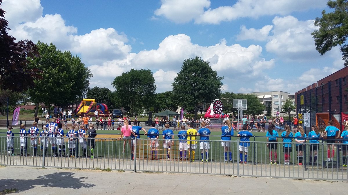 Halve finale Cruyff Court op Hatteler Plaza gaat van start. Daarnaast ook verschillende activiteiten. <a href="/WSEW053/">SportinEnschedeWest</a> <a href="/Sportaal053/">Sportaal</a> <a href="/JCFoundation/">Johan Cruyff Foundation</a>