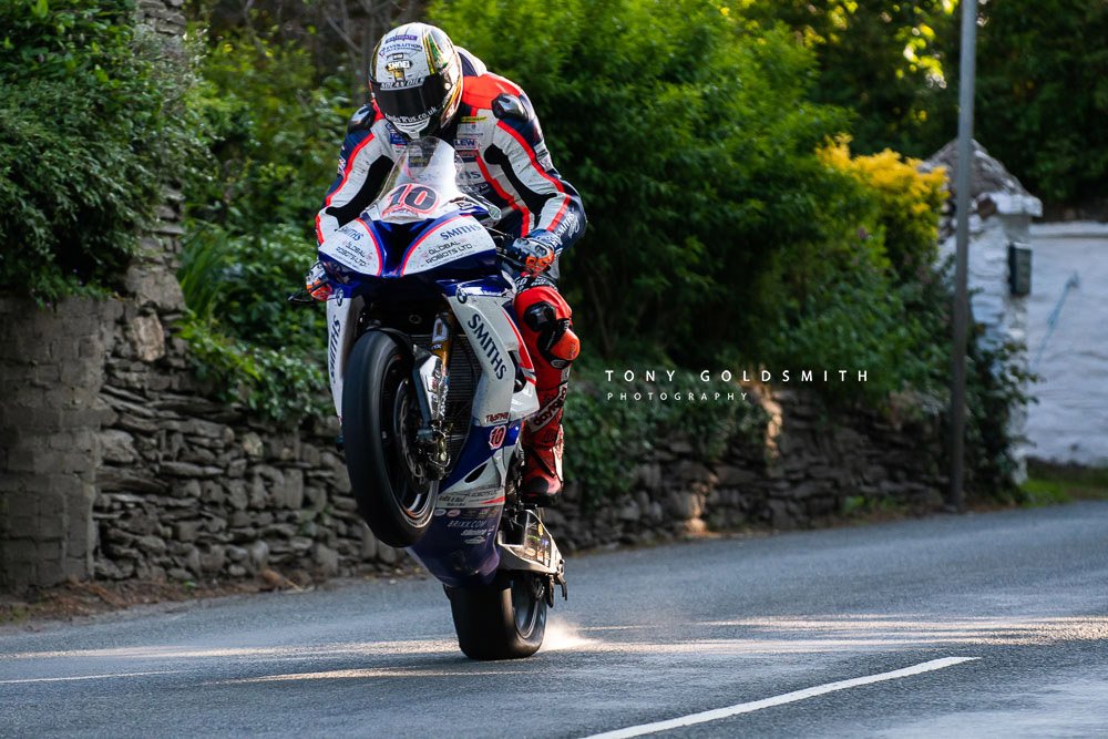 It's not the sharpest but check out the rear tire after landing a 20ft jump at 170mph on a Superbike. No idea where Hicky keeps his maahoosive testicles #IoMTT #iomtt2018 #LoveTT