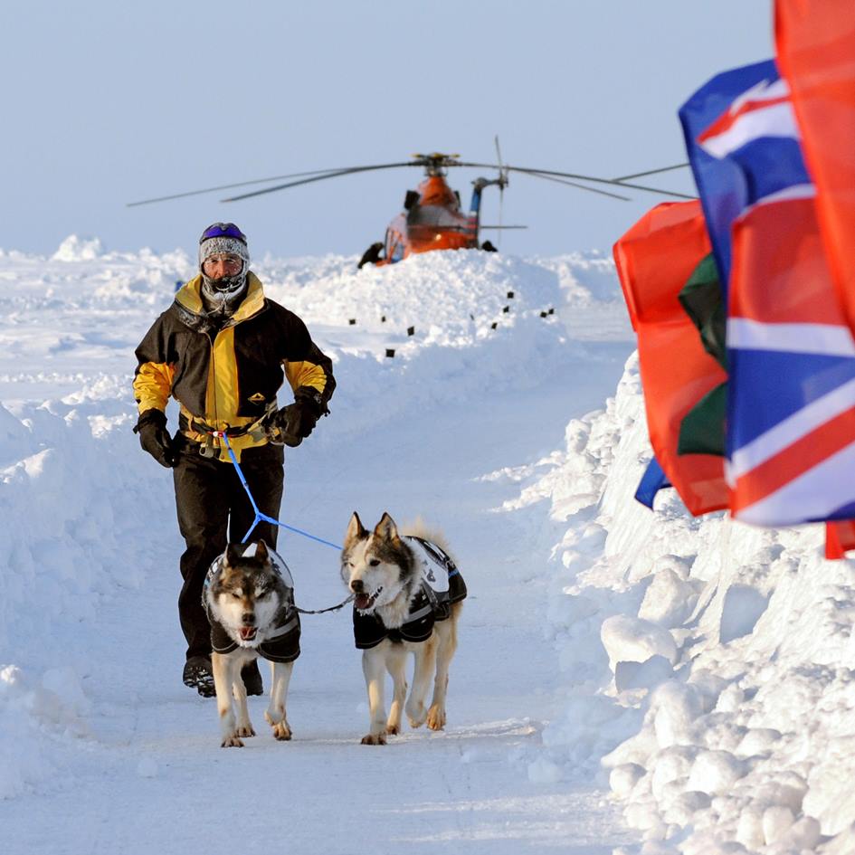asterrevista's tweet photo. @EdoxWatches creó el ⌚Edox N-Pole 42.195, edición limitada a 300 piezas, para acompañar al aventurero australiano @MarcusFillinger durante el @NorthPoleMarath el pasado mes de abril. 
https://t.co/mrh8AJbnTE
#watch #watchoftheday #style #luxurywatch #timepiece #lifestyle https://t.co/IkCiPx7Ue1