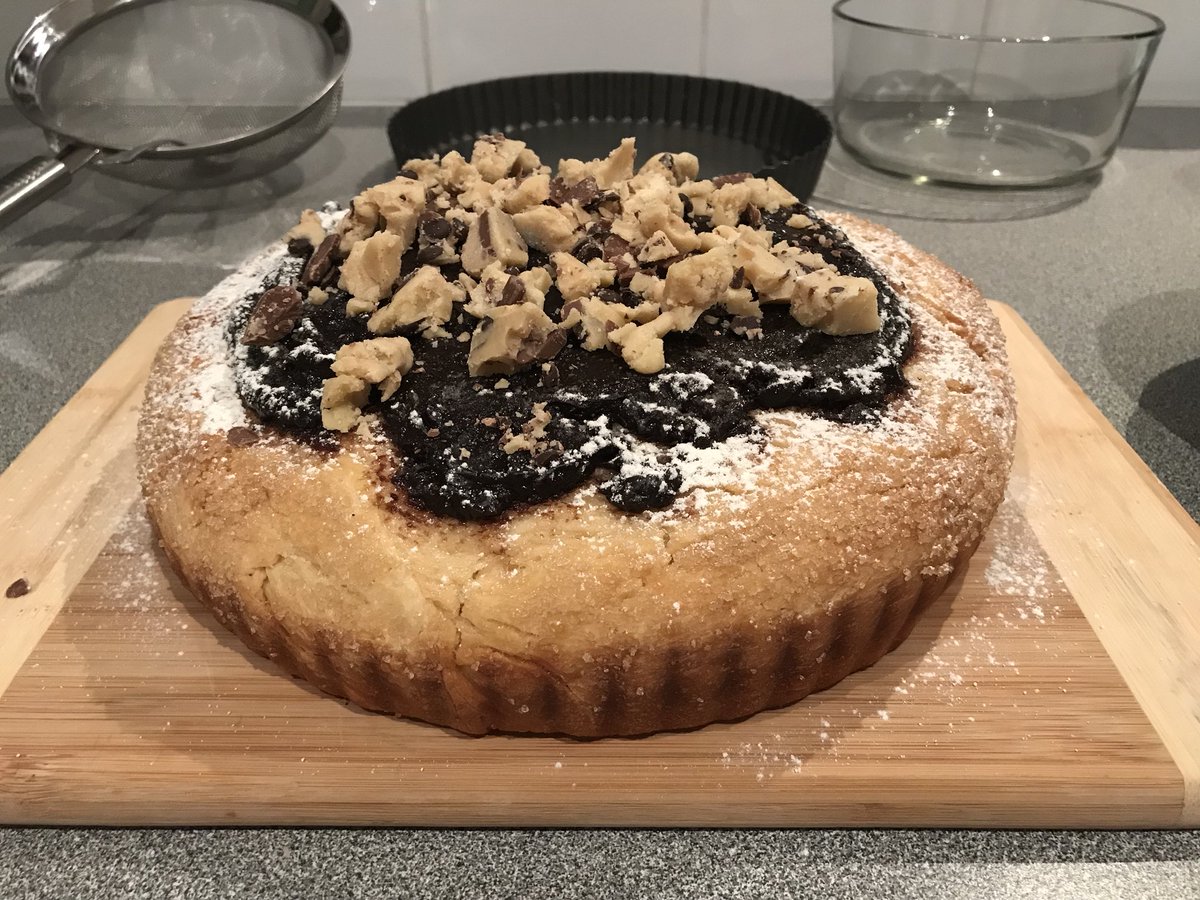 BucketsofDough's tweet image. Choc custard brioche tart with, of course, cookie dough crumbles on top!! #bucketsofdough #EmyMac #ediblecookiedough