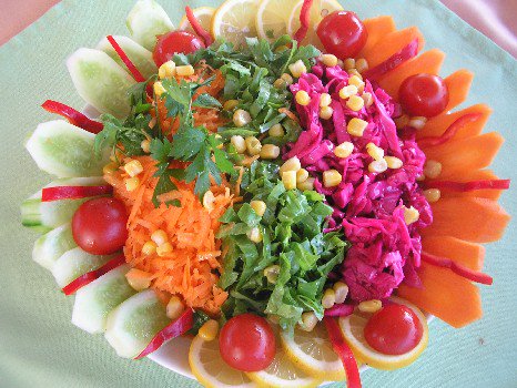 Dört Mevsim Salatası yemekzevki.com.tr/dort-mevsim-sa…