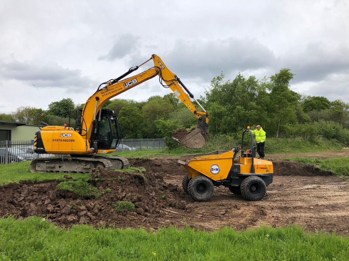 mnjservicesltd's tweet image. On our building side.. Excavating an area ready for a company extension. 
Who else loves watching plant machines at work? #building #digging #machinebase #wrexham #mnjwrexham #construction #work #business