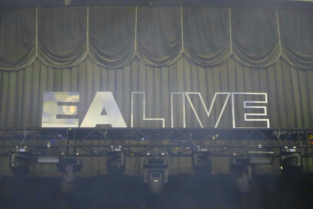 ealivefest's tweet photo. O brinde à música portuguesa é hoje! No #EALIVELISBOA
#EALIVE2018 #EALIVE #ealivesessions #fastfest #concert #portuguesemusic #lisboa #coliseulisboa
#encoreproject #aosomdosherois #maomorta #thelegendarytigerman #luissevero #samueluria #lindamartini #allenhalloween #YCWCB https://t.co/NXzQ0vl4dR