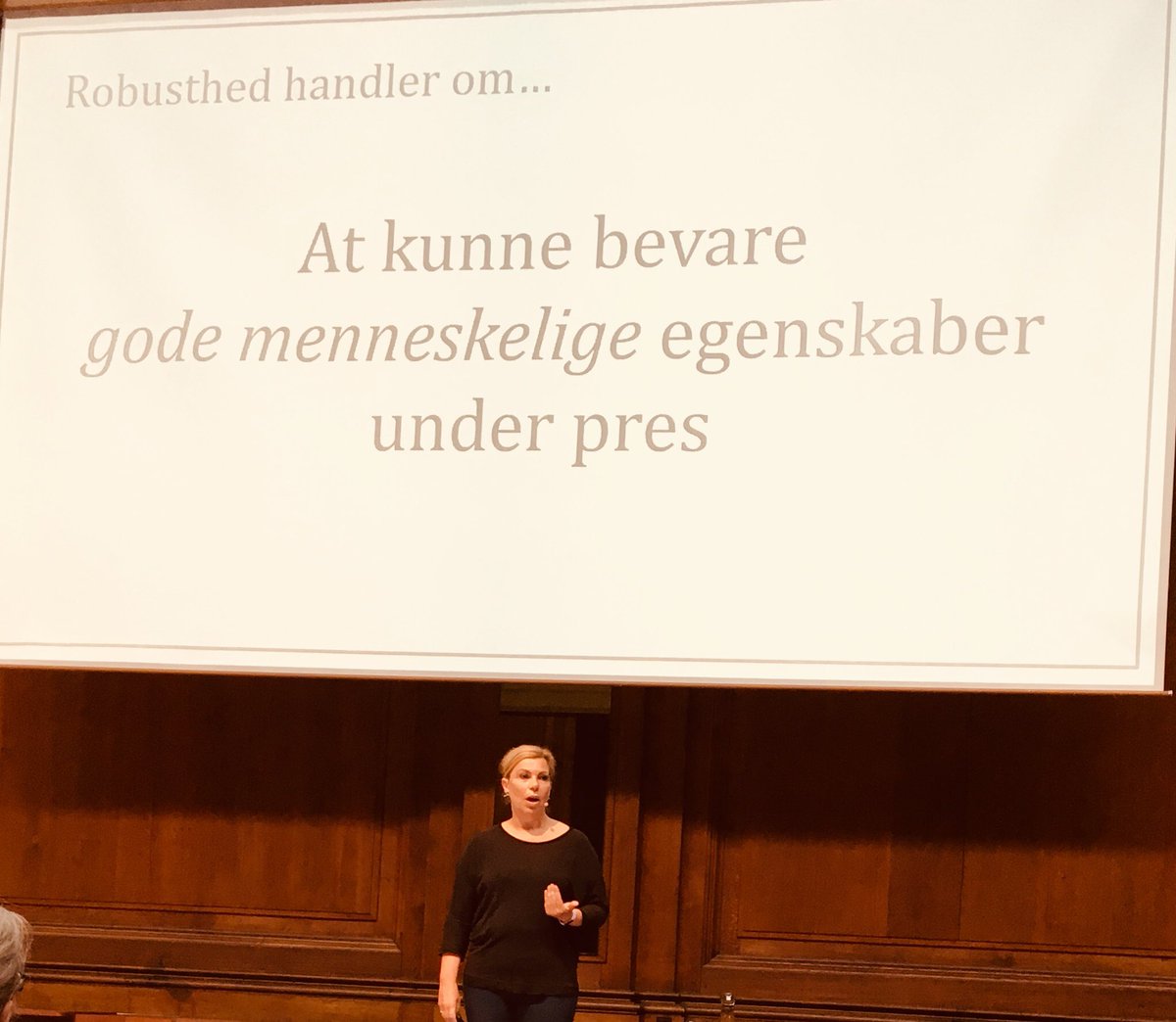 Jesperpoehler's tweet photo. #robusthed har været diskuteret og kritiseret i lang tid nu. Her er @Birgitte_DJ’s definition og tanker om, hvorfor begrebet er vigtigt for #dkledelse #lidkonf https://t.co/vT0iTyBu6M