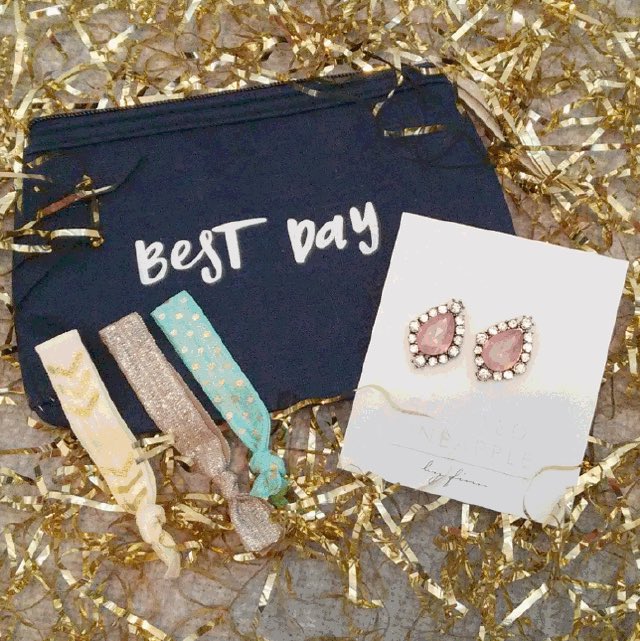 pineapple03's tweet image. #HumpDayMotivation is one day closer to the #weekend which is the best day! Best day gift bags are available for only $15 including shipping! Perfect #girlboss gift 
#linkinbio #WomenEmpowerment #present #WednesdayWisdom #2018trend