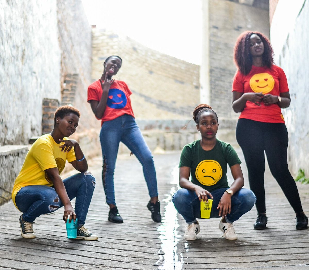 Emo_setyomood's tweet photo. Get Yours For Only R200
#EmoSwaG
#SetYoMood
#WeNice
#GrowWithUs
#TheNextBigThing
#TheQualityYouDeserve
#Sexy
#StreetFashion
#redandyellow
#loveeyes
#inlove
#EmoSwaGGinEveryday
#StreetWear
#Latestfashion
#Casualwear
#KoolStuff
Photo cred- @conradmmotsa https://t.co/B2VwUuZ8Fn