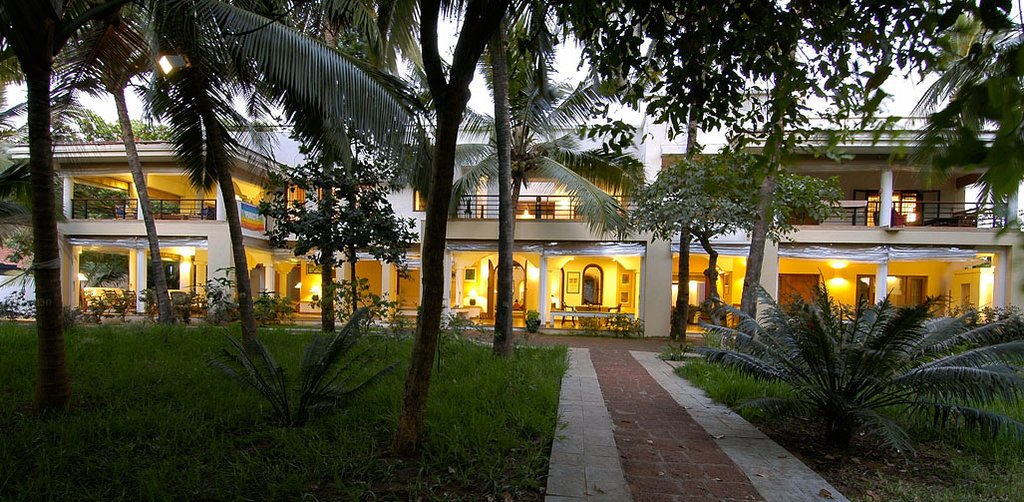 If you're looking for a luxurious Goa villa with a private pool, private beach access and beautiful tropical gardens then you've found your perfect location. 
#AtAashyanaLakhanpal #asia #incredibleindia #goa #northgoa #onthebeach #fivebedroomvilla #privatepool #tropicalgarden