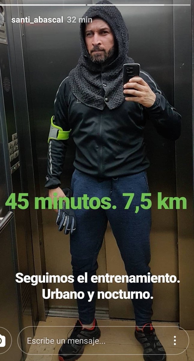 McDepre's tweet photo. Cuando sales a correr a las 22:00 pero tienes que reconquistar Granada a las 22:45. https://t.co/qST4MEVaOo
