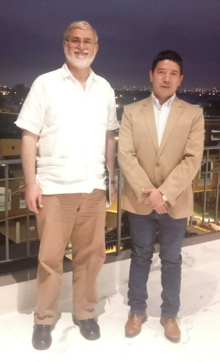 StalinBernal's tweet photo. Con el Economista @AlbertoDahikEc en una cálida visita en la prestigiosa #UESS, dialogando sobre su participación en el "III Congreso de Investigación en "Ciencias Sociales, Económicas y Administrativas" a desarrollarse en la @UCatoCuenca https://t.co/7U0KURokt6
