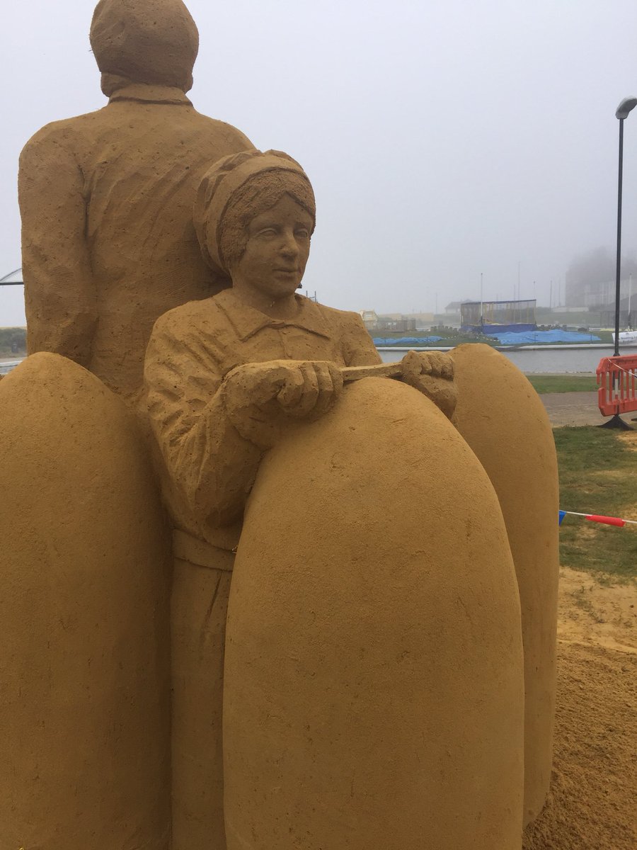 Carl_Quartz's tweet photo. Thank you @joannewelford and @NaomiCorrigan for your excellent reports on @KOTSRedcar event. The sand art is amazing. If you get an opportunity please do visit. Weather like this makes them hard to protect so I hope it picks up soon🤞🏻 @SandSculptureUK

https://t.co/9LdSJVSfq6 https://t.co/TWbSMxT2cK