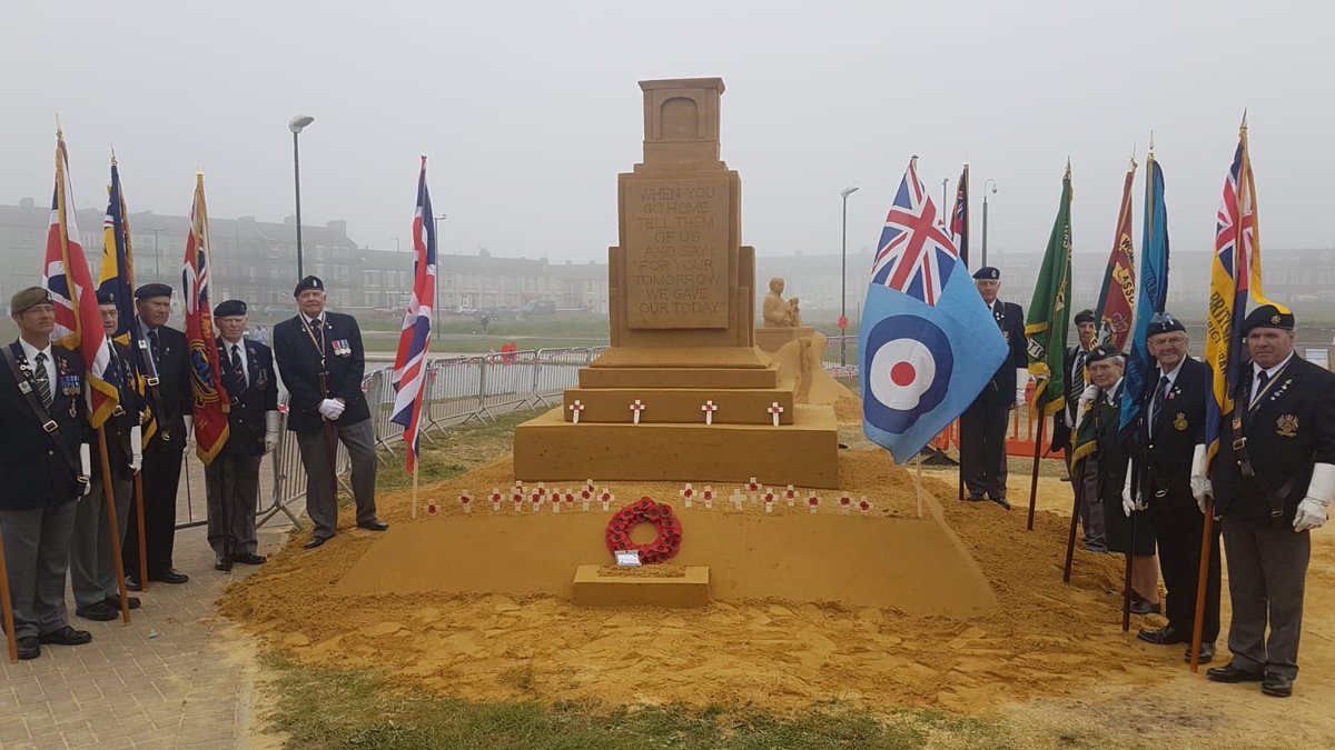 Carl_Quartz's tweet photo. Thank you @joannewelford and @NaomiCorrigan for your excellent reports on @KOTSRedcar event. The sand art is amazing. If you get an opportunity please do visit. Weather like this makes them hard to protect so I hope it picks up soon🤞🏻 @SandSculptureUK

https://t.co/9LdSJVSfq6 https://t.co/TWbSMxT2cK