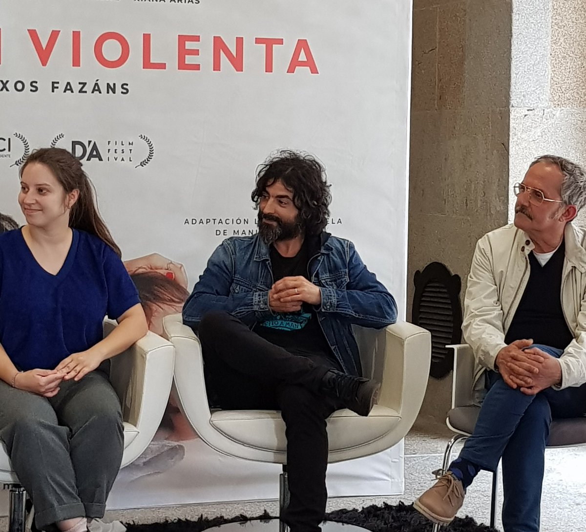"Unha forma moi especial de filmar, unha mirada diferente dunha realidade actual chea de frustracción e de nostalxia" Antonio Durán "Morris" <a href="/the_wild_season/">A Estación Violenta</a>