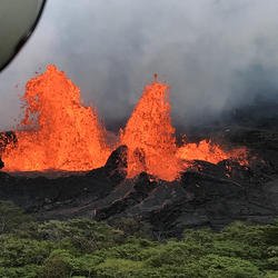 NOAAResearch's tweet photo. #BestIGPhoto Helicopter overflight of #Kīlauea Volcano's Lower East Rift Zone shows fountaining at Fissure 22 https://t.co/3gbM1Z7pIH @USGSVolcanoes @NWSHonolulu https://t.co/ldrVzzlhOo