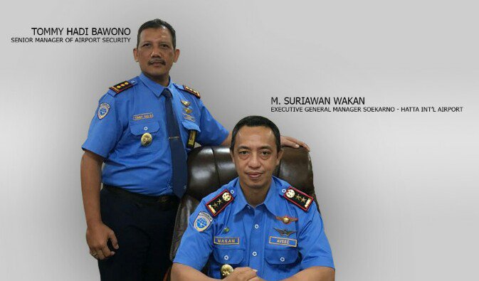 OAS_CGK's tweet photo. M. Suriawan Wakan (Executive General Manager BSH) selaku single accountable person, didampingi oleh Tommy Hadi Bawono (Senior Manager of Airport Security)...
Sudah kenal mereka kan tweeps???
#avsec #soekarnohatta #airportsecurity #basoetta https://t.co/jWzny8oBeH
