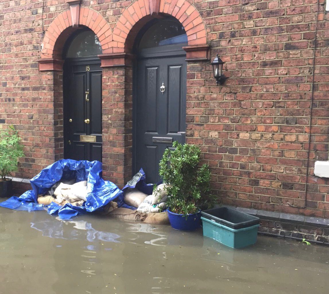 @EalingCouncil Thanks for the sleepless night worrying if the water would cause serious damage to our home. Absolutely gutted to hear from our community that this has been going on for YEARS! Not a flood Risk area - a blocked GULLY!