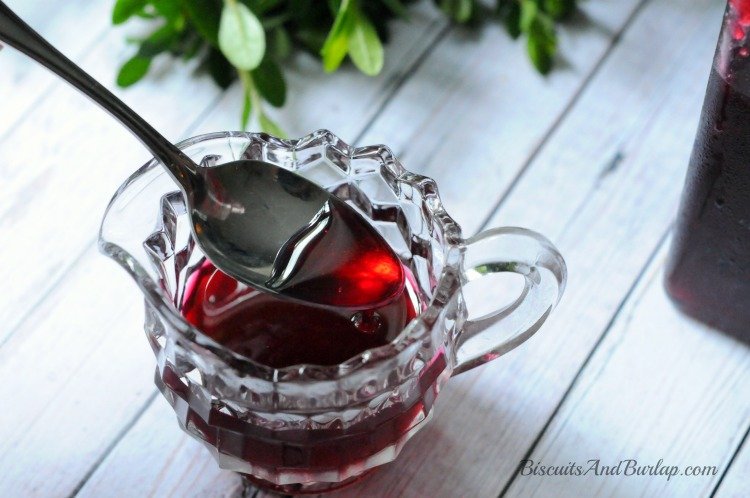 Biscuits_Burlap's tweet photo. Make this Blackberry Syrup to jazz up cocktails and lemonade, or pour over pancakes, waffles, ice cream, or yogurt! https://t.co/m848HjA0uv #recipe #foodblogger  #blackberries https://t.co/PA7jqg9VsA