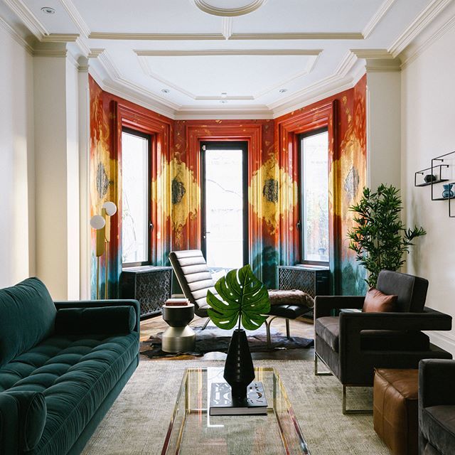 chairishco's tweet photo. Dramatic wall accents + luxe velvet? Yes please! #loftgoals {📷: @onefinestay’s East 72nd Townhouse II} https://t.co/xMBQO70m98 https://t.co/kcHEJR2CSz