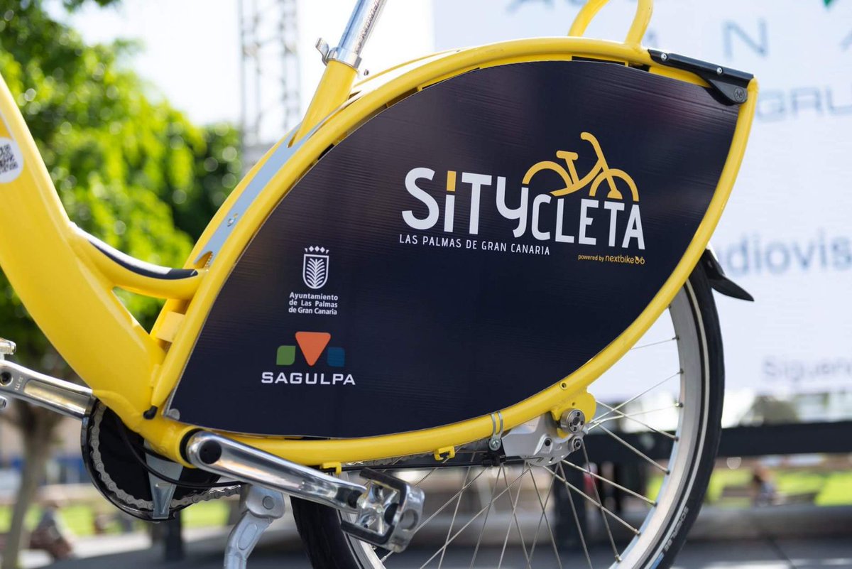 Robertovvv's tweet photo. Today is #DiaDeCanarias (#CanaryDay)!! and there is no better way to celebrate it but riding a @sitycleta. Congratulations to all and congratulations to @nextbike for the amazing new family member! https://t.co/uM6FVcpTE3