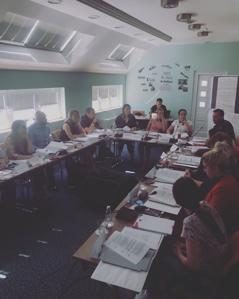 Koja je prava srednja škola za mene? Čime bi mogao da se bavim u životu? 

Mladi u Novom Pazaru, Pirotu, Kragujevcu, Kruševcu i Knjaževcu imaće na raspolaganju karijerne savetnike uz koje će odgovor na ova bitna životna pitanja moći lakše da nađu!

Evo nas na treningu!