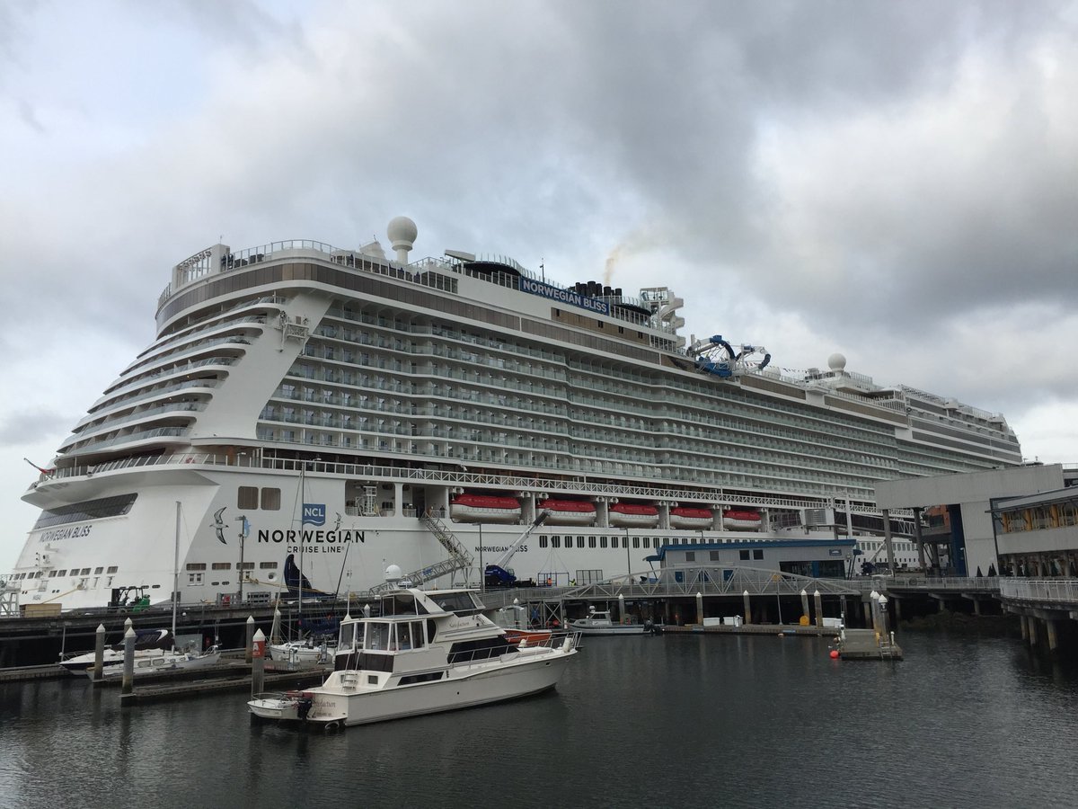 Gleich geht es für den @dpa_tmn auf die #NorwegianBliss . In Seattle wird das neue Kreuzfahrtschiff von <a href="/CruiseNorwegian/">Norwegian Cruise Line</a> heute Abend getauft