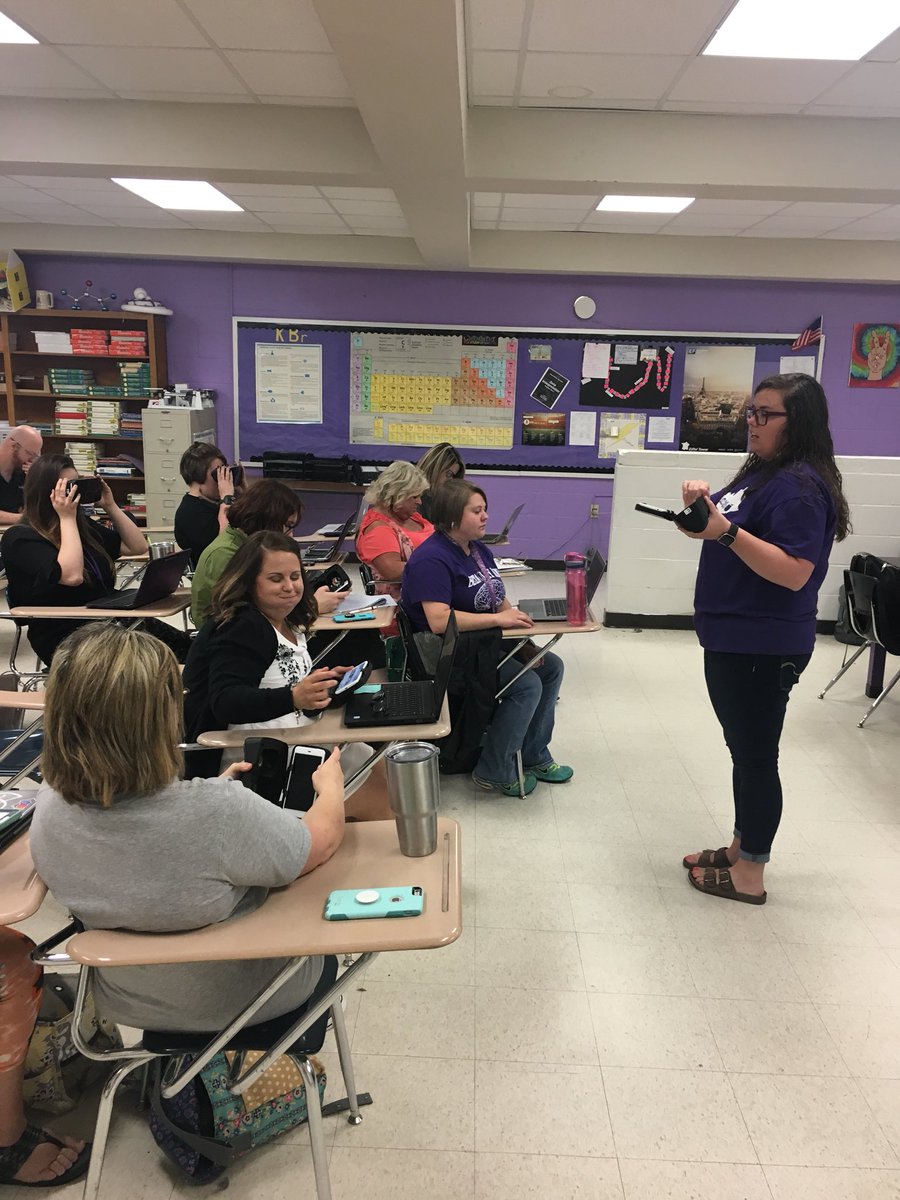 ChaseGoff's tweet photo. @MsAbbyPotter leading teachers with Google Expeditions at the 1st Annual EdCamp at #TheCave . . . #ClimbDeeper https://t.co/LlJ73cQS8H