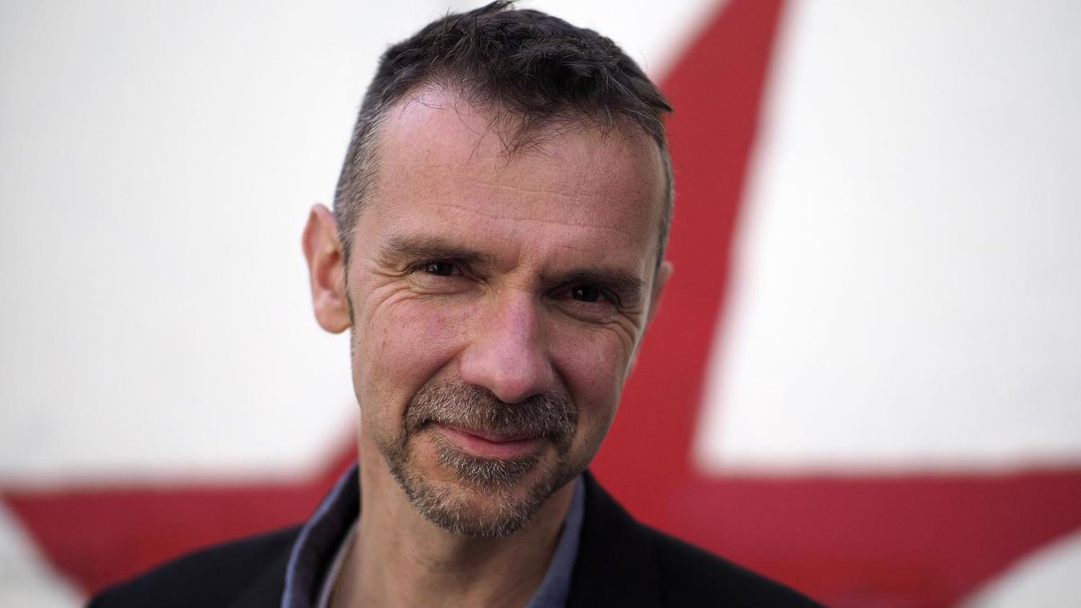 lavoixdunord's tweet image. .@Telerama trouve que trop de Français lisent @fthilliez, l'auteur nordiste répond lavdn.lavoixdunord.fr/386914/article…