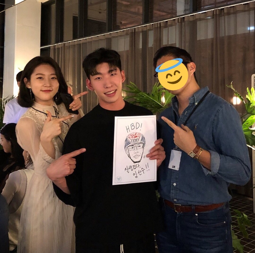 ICE_HYOJUN's tweet photo. 180530 #임효준생일
새론님이랑 생일 같이 보냈구나,,
친해보이던데 정말 인맥 무엇😳👍🏻
ㅤ
ㅤ
ㅤ
#효준아누나야 #효누 #임효준 #유니시티 #브리온컴퍼니 #쇼트트랙 #국가대표 #평창올림픽 https://t.co/fhDl31tnbx