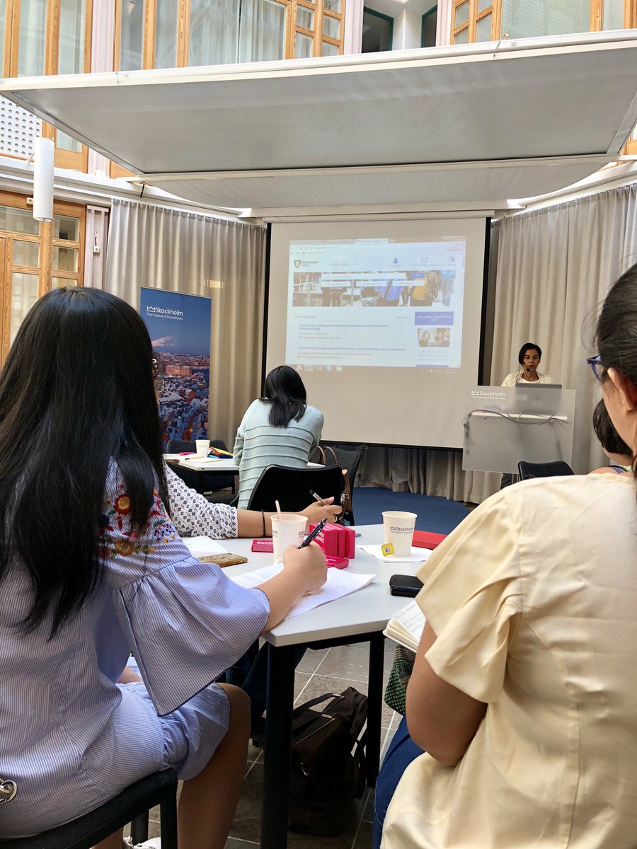 Is Stockholm’s stad your next employer? Carol from <a href="/Stockholmsstad/">Stockholms stad</a> pitches the city as an employer to members of the Stockholm Dual Carrier Network @Staf_Sthlm #movetostockholm