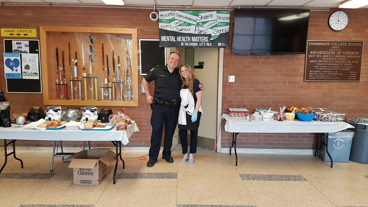 StarWarsCop's tweet image. It's the official last day of the #starwars #breakfastprogram at Chaminade College Ss. I promised when I changed roles that I would finish what I started and well here it is. I'm going to miss my time here. I'm already being asked for the reunion tour! MAY THE FORCE BE WITH YOU!