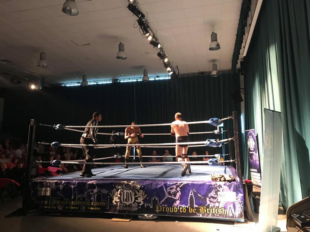 MrDariusCarter's tweet photo. From last night:

My 4th @LDNwrestling #BritishCapitalChampionship Defense Vs. the legendary #JohnnyKidd!

I would go on to submit him via #FigureFourLeglock in one of the greatest moments of my career, and also of #LDN's existence. 😏

#1stTimeEver #CarterVsKidd #UKTourII 🇬🇧🌏 https://t.co/7pfJU8bA5a