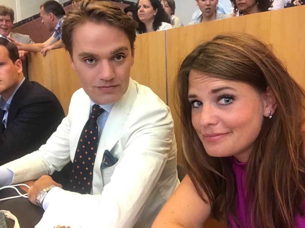 Laatste raadsvergadering als politiek assistent. <a href="/DanielMeis/">Daniël Meis</a> en ik werkten voor 2 topbestuurders van de #VVD <a href="/ericvanderburg/">Eric van der Burg</a> en <a href="/PieterLitjens/">Pieter Litjens</a> . #Amsterdam
