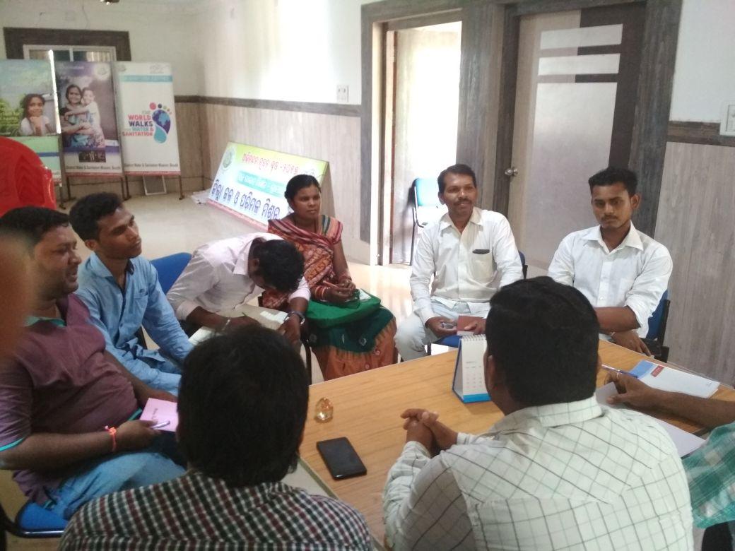 Orientation meeting held with NYK volunteers at DWSM office regarding swachh Bharat summer internship.<a href="/sbmodisha/">SBMODISHA</a> @odisha_zsbp <a href="/PRDeptOdisha/">Panchayati Raj and Drinking Water Department</a>
