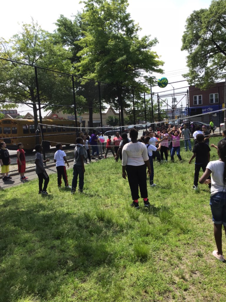 PWheatley_328's tweet photo. PS 328K School Wide Field Day #IAM328 #EmpowerToday #TeachTomorrow #FieldDay #FieldDay2018 #NYCDOE #Brooklyn https://t.co/pMQDqPmj2w