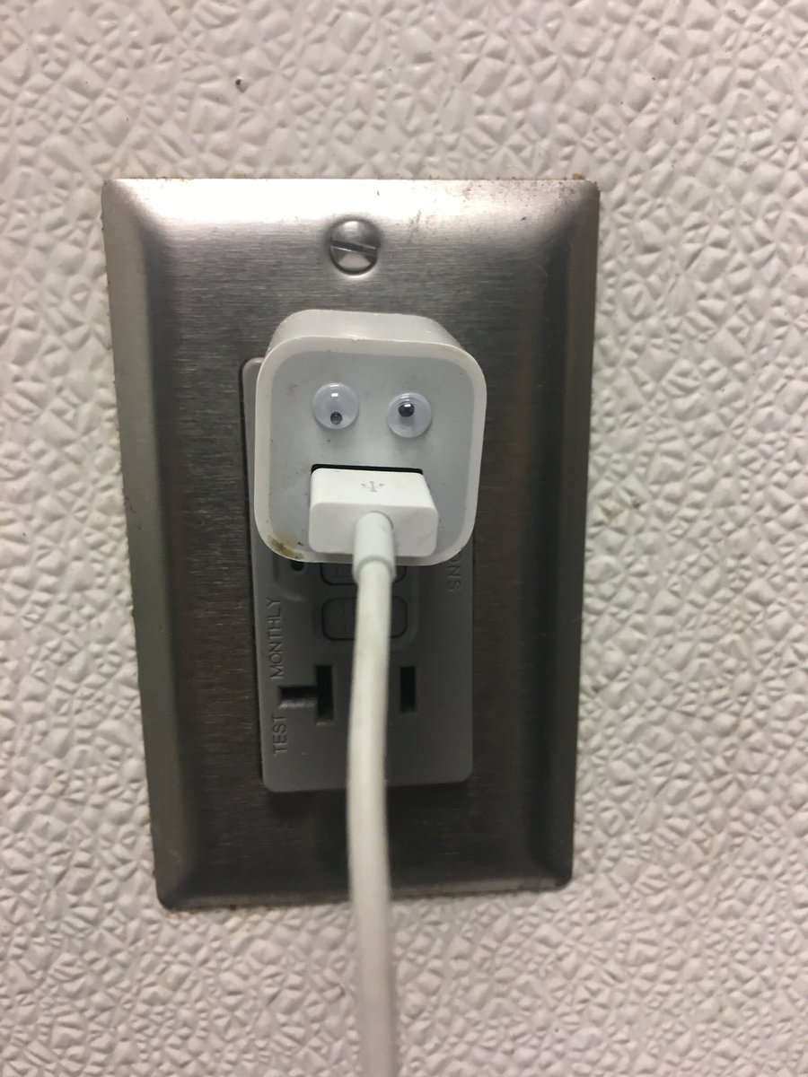 youenjoymyphoto's tweet photo. My favorite thing that’s happened in my kitchen in awhile #kitchenshit #googlyeyes https://t.co/aROY5SQaDD