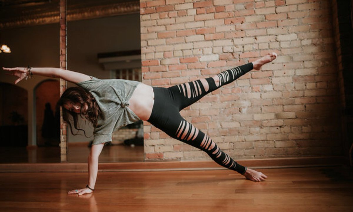 ganeshayogaegf's tweet photo. POSE OF THE WEEK >> Instructor Noelle is doing the V Sage Pose. π± #poseoftheweek #vsagepose #ganeshayogaegf #pleasepractice https://t.co/Kx19GKQ7ST