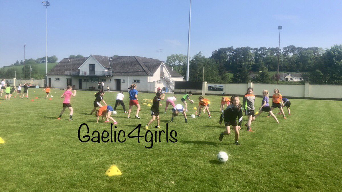 Approaching our 8th week of the Gaelic4girls program & what an  amazing time we all had.. 
Coaches had fun,  Our girls made new friends. 
And they all had a ball, A thoroughly enjoyable time  happy heads all round🏐🤗 @UlsterLadies  @LadiesFootball @EmyvaleLadies   
 @EmyvaleGAA