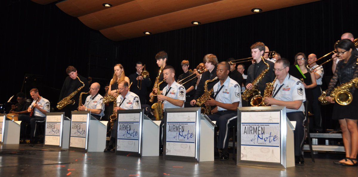 AcademyOfMusic_'s tweet photo. Last week students performed Jazz music for an assignment at The Academy of Music. We raised over £500 which went to charities. Follow us to hear about future events. 🎷 #AcademyOfMusic #School #Jazz #Derby #Derbyshire #EastMidlands https://t.co/yUUhuiIbiu