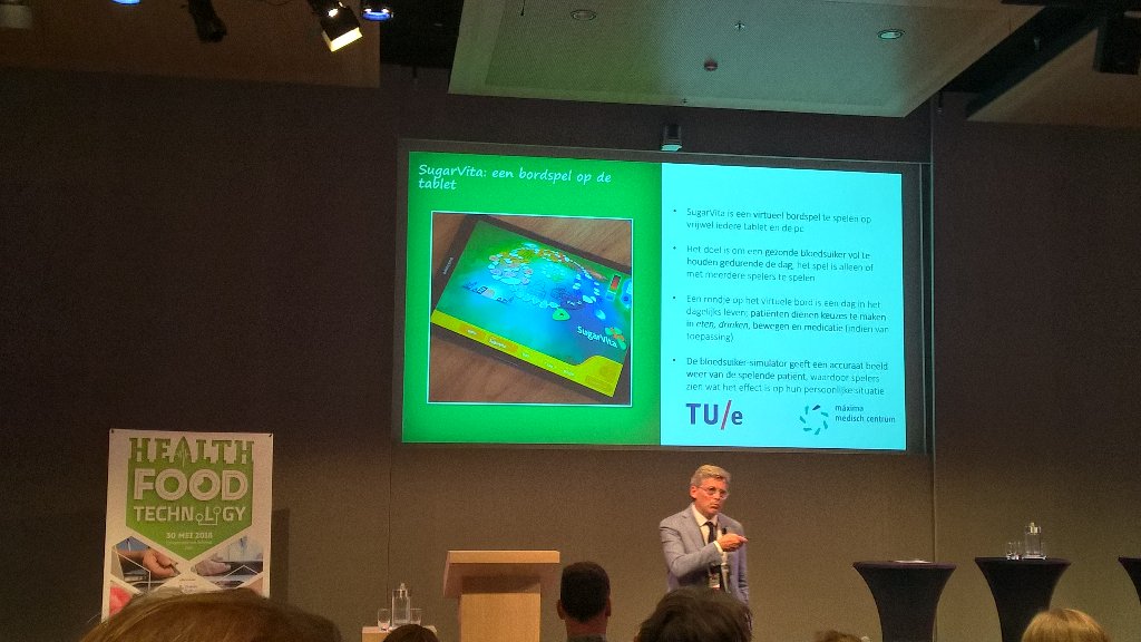 voedingindezorg's tweet photo. Prof. Harm R. Haak van @MaastrichtUMC over Sugarvita - een tablet-speel voor mensen met diabetes.#healthfoodtech https://t.co/L52QifuEKY