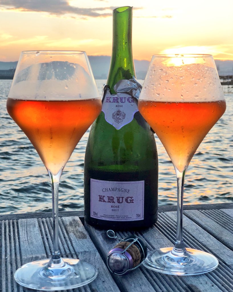 MelSinclairCook's tweet photo. The only way to celebrate something big 💚 🍾🥂 

KRUG Rosé at sunset in Cannes https://t.co/D9OefNvqEJ