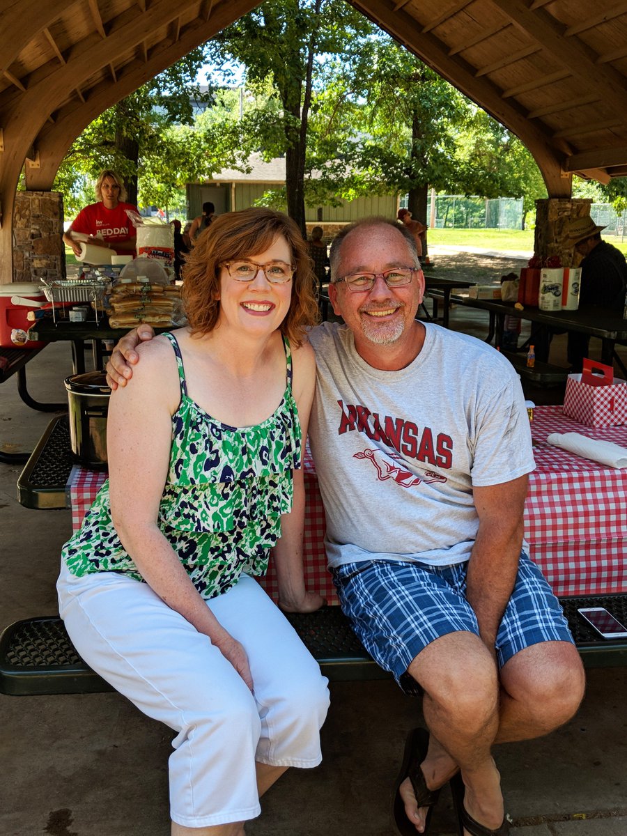 NWASelectRealty's tweet photo. We had a fun client appreciation day at #Veteranspark in #Fayettevillear! Thank you to all of our wonderful vendors for supporting us! @chrisbrust86 @PrimeWest @OrganizerChicks https://t.co/GugnAeMAlU