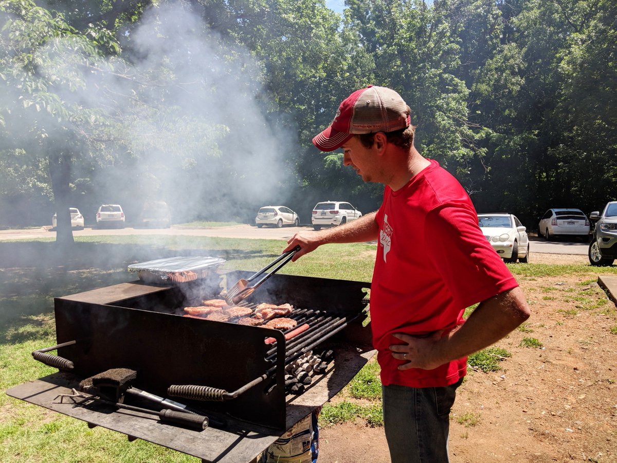 NWASelectRealty's tweet photo. We had a fun client appreciation day at #Veteranspark in #Fayettevillear! Thank you to all of our wonderful vendors for supporting us! @chrisbrust86 @PrimeWest @OrganizerChicks https://t.co/GugnAeMAlU