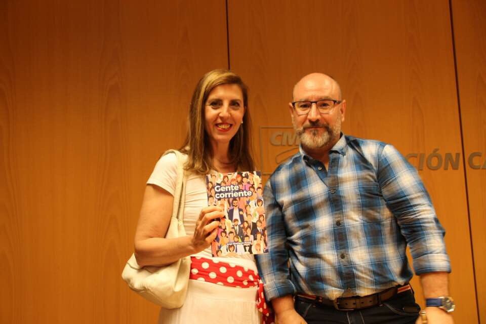 punto_publico's tweet photo. Ayer asistí a la presentación de la nueva novela de Jorge Rodríguez, en el Centro Cultural de las Claras a cargo de la Fundación Cajamurcia. Es la segunda vez que asisto a sus  presentaciones y ambas fueron divertidas, entretenidas y muy amenas. #gentecorriente https://t.co/GeWJVTLkfI