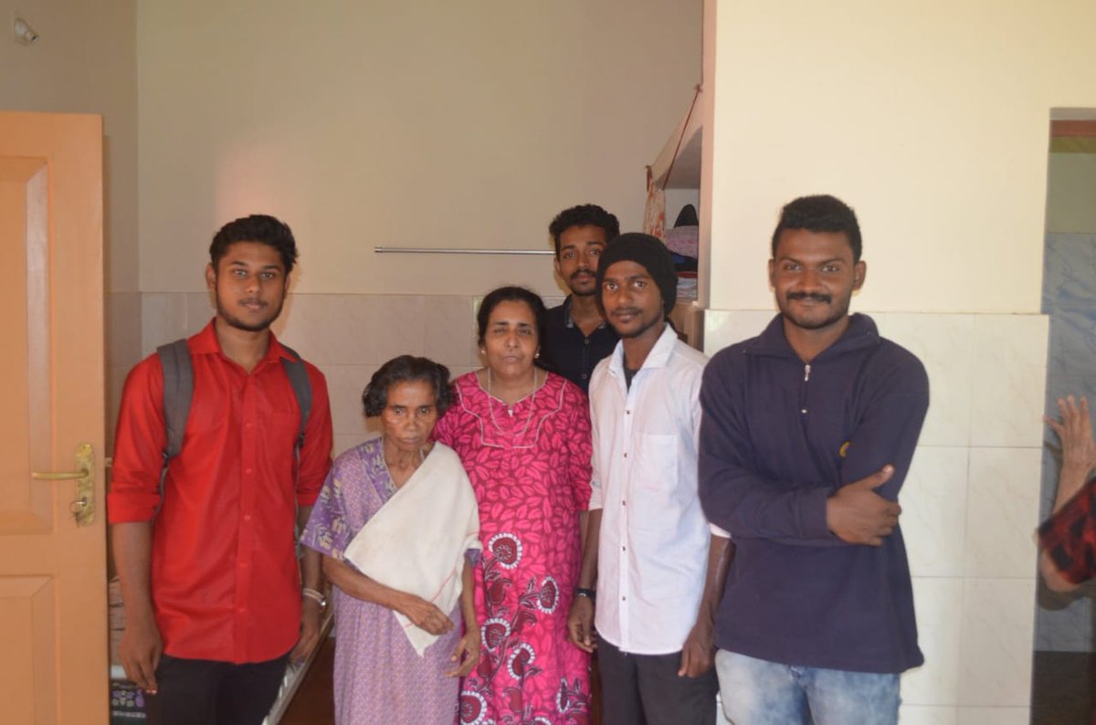RIAZtheboss's tweet photo. @TheriNanbansKL, Conducted Welfare Under #KeralaOnlineVijayFans As Part Of #Thalapathy's 44th B'day Celebrations👏

Today #Vijay Fans Visited An Old Age Home, Spent Time With Them &amp; Distributed Food To Everyone👌

@actorvijay  😎🔥
@BussyAnand
@Jagadishbliss https://t.co/CL0WB1FLlS