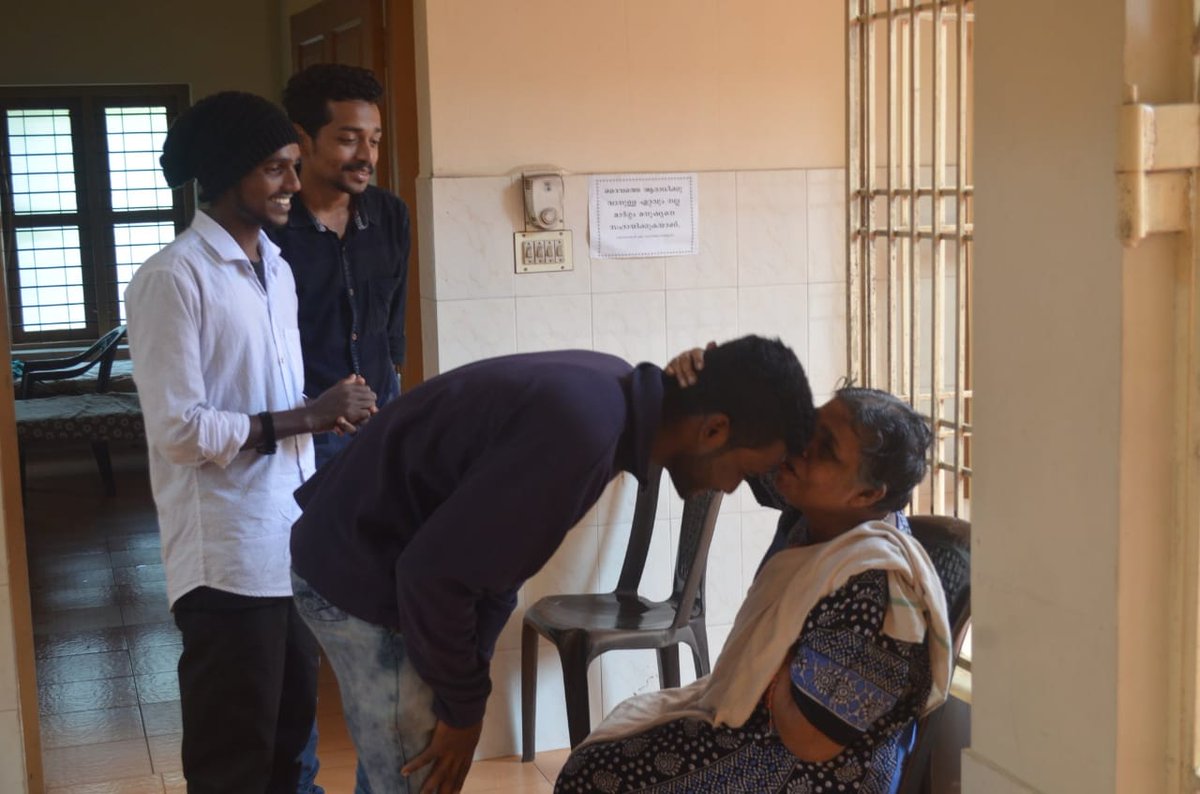 RIAZtheboss's tweet photo. @TheriNanbansKL, Conducted Welfare Under #KeralaOnlineVijayFans As Part Of #Thalapathy's 44th B'day Celebrations👏

Today #Vijay Fans Visited An Old Age Home, Spent Time With Them &amp; Distributed Food To Everyone👌

@actorvijay  😎🔥
@BussyAnand
@Jagadishbliss https://t.co/CL0WB1FLlS