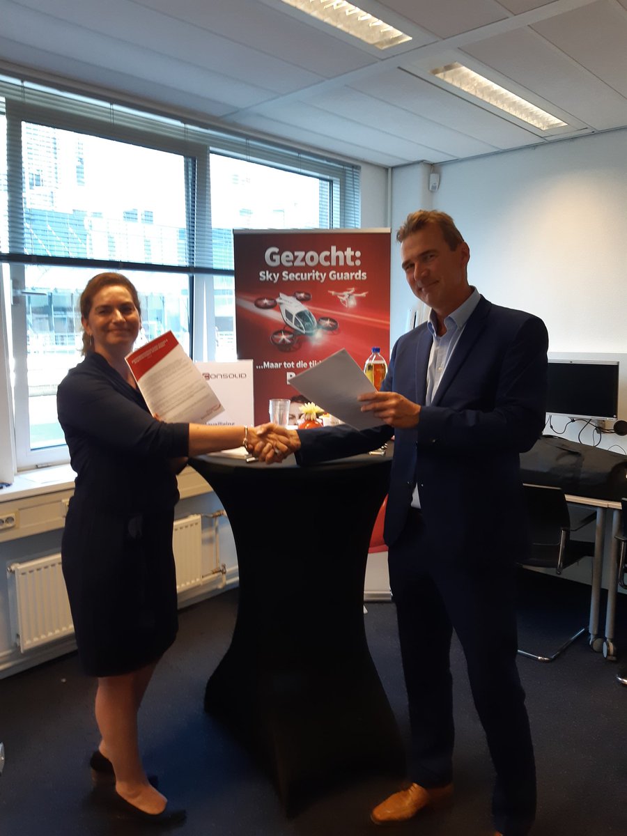 Consolid's tweet photo. Bericht via @EllenBijl1
Samenwerkingsovereenkomst voor #opleiding tot MBO2 #Beveiliger getekend tussen #Consolid en #WSPUtMi https://t.co/8bnfg4zl7U