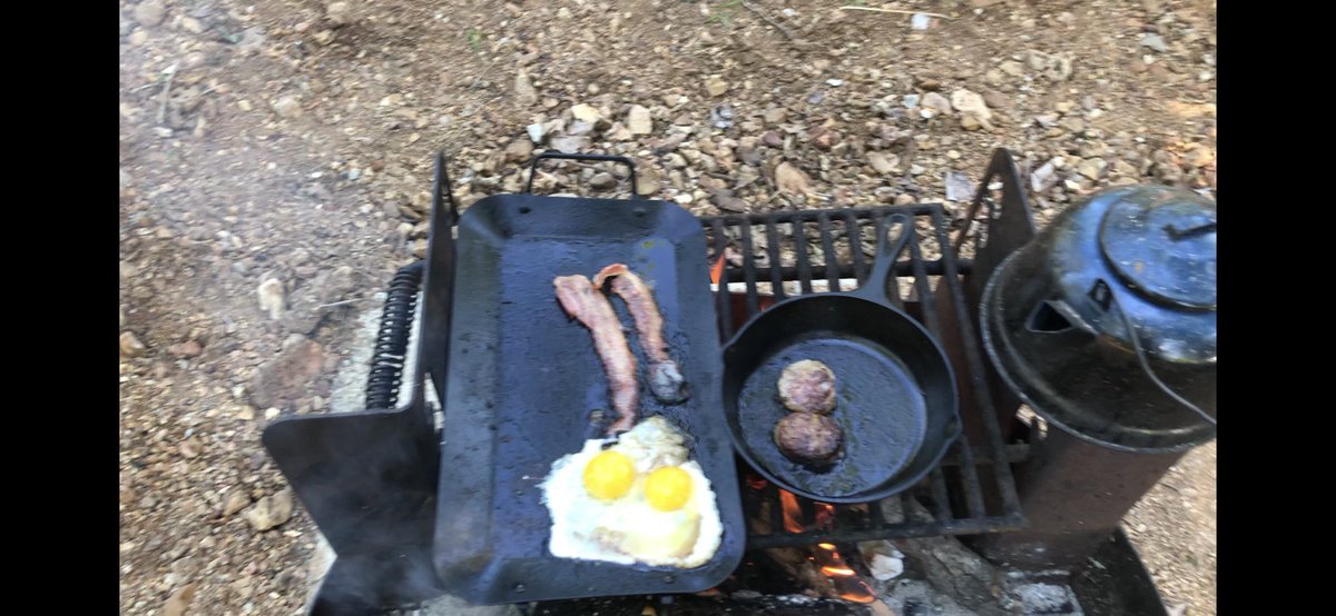TribroMedia's tweet photo. The perfect breakfast when camping, do you agree?! https://t.co/7MduP6Epug