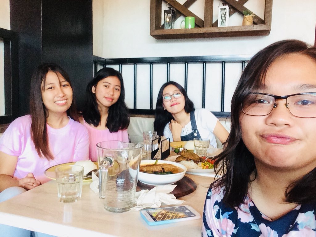shuberryeol's tweet photo. wednesdate with hansol’s, cheol’s and soonyoung’s girls 💓 missing junhui’s girl, @namelessjham 😢 #TeamCAPSLOCK https://t.co/2rKT8ajWXo