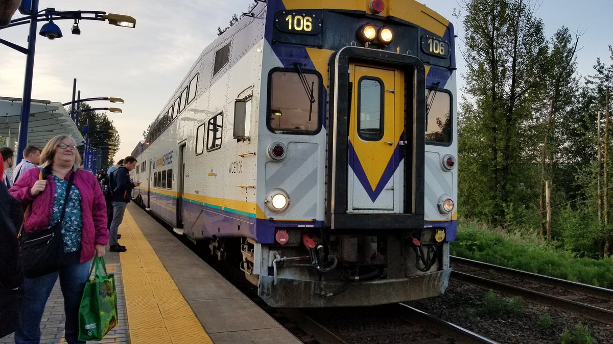 TrevorPancoust's tweet image. Here comes Train 1: #WestcoastExpress is running. #CPRail