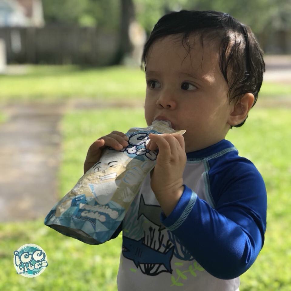 myicebites's tweet photo. LOOK OUT!! The baby got a snowcone!! Oh, no worries, it’s an Ice Bite! #messfree #snowconeonthego #myicebites https://t.co/QUm1sYUrXB